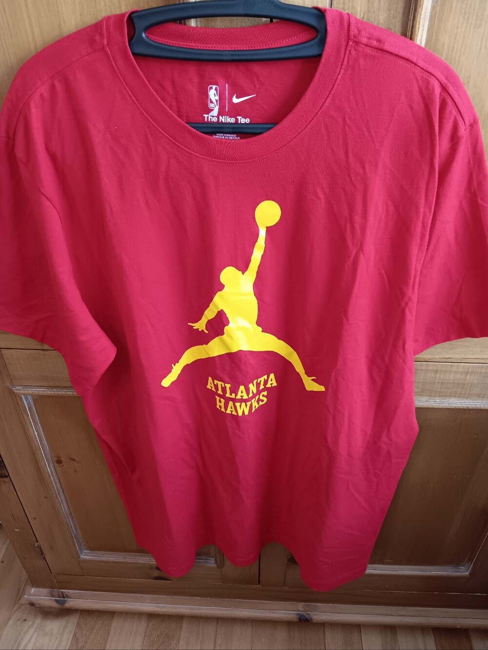 Nike Atlanta Hawks Red and Yellow Graphic Tee New. XL - Picture 2 of 4